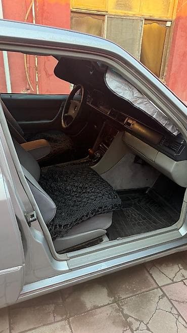mercedes 180 b: Mercedes-Benz E 260: 2.6 l | 1989 il Sedan — 8