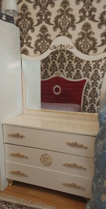 qtaq qapısı: İkinəfərlik çarpayı, Dolab — 4