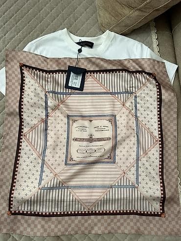 qadın baş ortuyu: Louis Vuitton köynək - Material: 100% ipək (etiketli) Etiketi — 2
