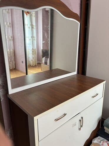 трюмо с зеркалом: С зеркалом — 1