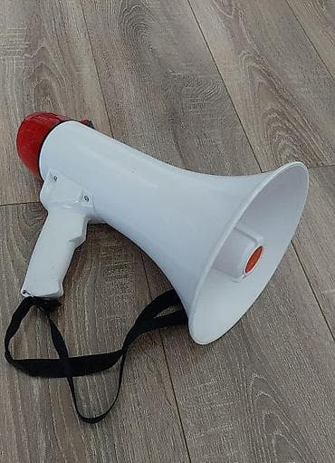 Miqrofonlu səsgücləndirici megafon - Rəng: ağ korpus, qırmızı üst