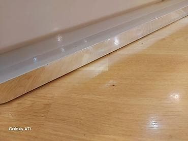 komodlar: Düz TV altlığı, Polkalı — 4