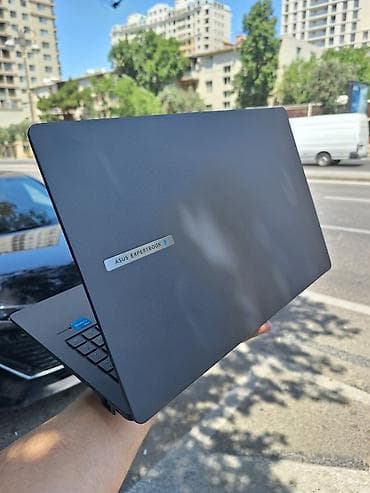 ASUS: ASUS ExpertBook noutbuku Xüsusiyyətlər: - Ekran: 15.6" (nazik — 4
