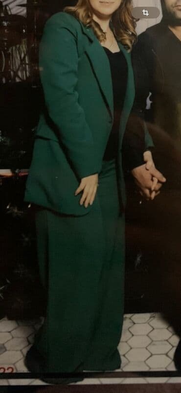Kostum salvar bir defe geynilib. 40 azn Костюм брюкиносила один