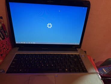 Intel Core i5, 4 GB, 15.6 "