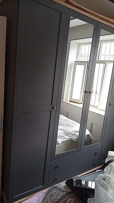 geyim dolabi: Qapılı güzgülü paltar şkafı - Rəng: tünd boz (mat) - Ön hissə: 3 qapı — 1