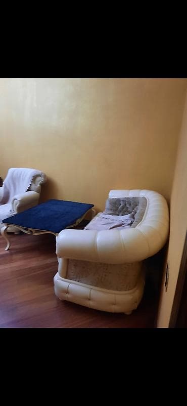 Klassik üslubda qonaq otağı dəsti - 1 ədəd geniş divan (açıq krem