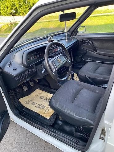 vaz 2107 starter: Vaz 2109 “Samara” – ağ rəngli, 5 qapılı hetçbek. Əsas xüsusiyyətlər — 5