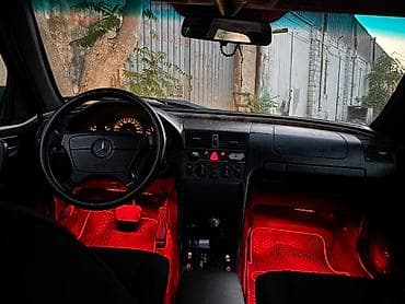 Mercedes-Benz C-Class: 1.8 л | 1998 г. Седан — 4
