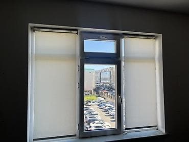 Ofis oturacaqları: Ofis üçün hazır mebel dəsti Tərkibi: - 2 ədəd iş masası (taxta — 1