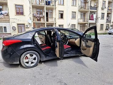 traktor satiwi: Hyundai Elantra: 1.8 l | 2013 il Sedan — 10