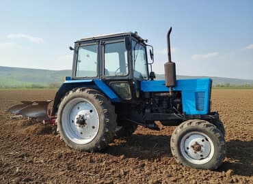 film diskləri: Traktor MTZ 82, mavi–qara rəngdə. İl:1985, Mator beznomer, ünvan — 1