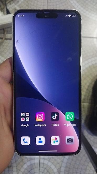 Məhsul: Ağıllı telefon (ağ arxa panel, üçlü arxa kamera modulu)