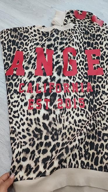 Leopard naxışlı sweatshirt - Üzərində qırmızı iri hərflərlə “ANGE” lalafo.az -da Leopard naxışlı sweatshirt - Üzərində qırmızı iri hərflərlə “ANGE”