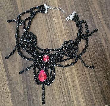 Çantalar: Qara kristallar və qırmızı daşlarla bəzədilmiş zərif boyunbağı - — 1