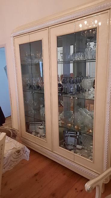 İşlənmiş, Komod, Servant