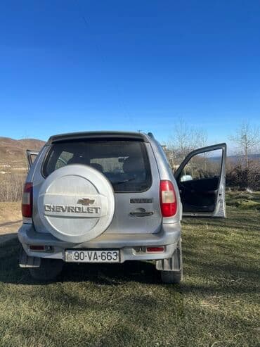 t 25 traktor satisi: Chevrolet Niva: 1.7 l | 2004 il 159000 km Ofrouder/SUV — 4