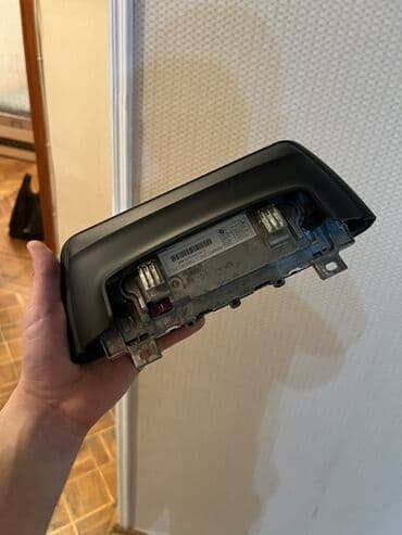 bmw e46 monitor android: BMW avtomobilləri üçün qara rəngdə olan displey ekranı. Bu ekran — 1