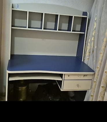 2 ci el mebeller: Nermin5Yazı masası satılır – təcili. - Rəng: göy-ağ kombinasiyası - — 1