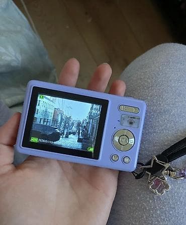 dinami: Kompakt rəqəmsal kamera (4K) digicam, yaninda yaddas karti verilir — 4