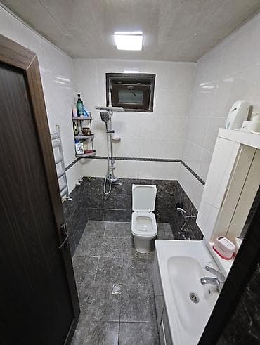 upd qesebesinde satilan evler: Sumqayıt, 60 kv. m, 3 otaqlı, Kombi, Qaz, İşıq — 1