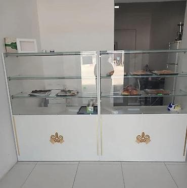 Quru vitrin satılır. - Ölçü: 2.4 m × 1.5 m - Material: qalın şüşədən