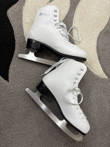 İdman çantaları: Fiqurlu konkisürmə üçün klassik ağ konkiler 2 dəfə istifadə olunub — 2