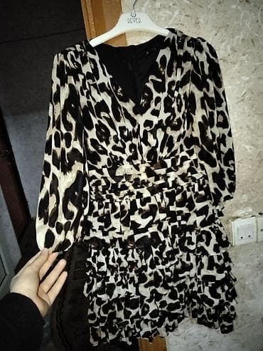 etir adlari: Qadın paltarı – leopard yeni alinib tezedir. Etiketi ustundedir 73 azn — 2
