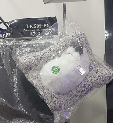 kiridit masin: Yastıq üzərində yatan pişik fiqurlu dekorativ oyuncaq - Realistik — 2