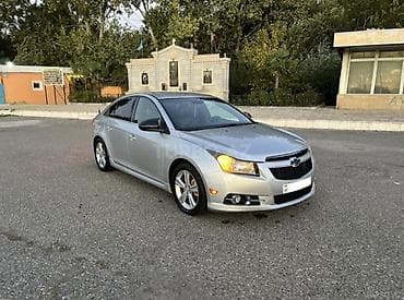 275 45 20: Chevrolet Cruze: 1.4 l | 2014 il 257063 km Sedan — 3