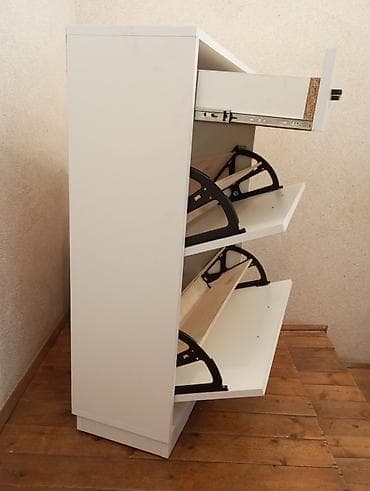 Açılan bölməli ayaqqabı dolabı - Rəng: ağ, tutacaqlar qara metal - — 5