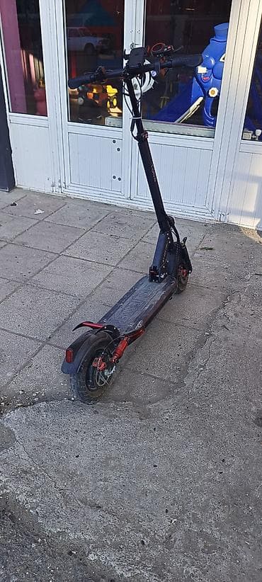 Elektrik nəqliyyatı: 1 ayın scooteridi. Telefon scooter ile barter olunur — 2