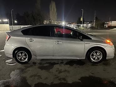 masin tekeri: Toyota Prius: 1.8 l | 2010 il Sedan — 5