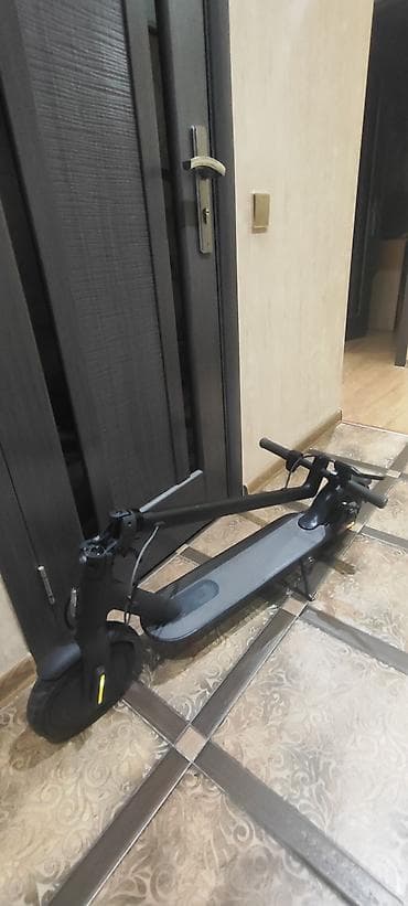 Электротранспорт: Skuter xiaomi. maksimum sürət 20-30. maksimum mesafe 25-30 km — 8