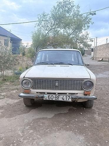 Avtomobil satışı: VAZ 2101 sedan, 4 qapı, ağ rəng. - Kuzov: Klassik “Jiquli” gövdə — 5