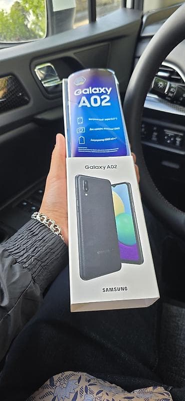 dubay iphone 13: Samsung Galaxy A02 — 4