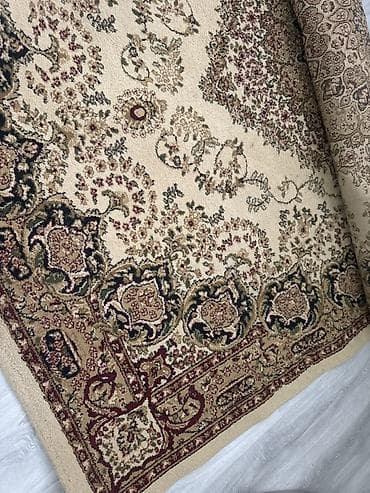 Пледы: Xalça – klassik naxışlı, krem əsaslı - Ölçü: təxmini 2,0 x 3,0 m — 2