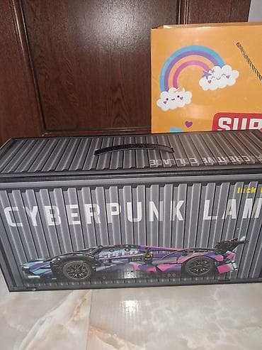 Super toys magazasindan alinib tezedir Cyberpunk üslubunda