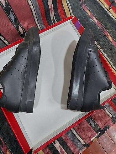 prada: Qara rəngli uniseks krossovkalar - Marka: LIVEN’S (etiketdə — 1