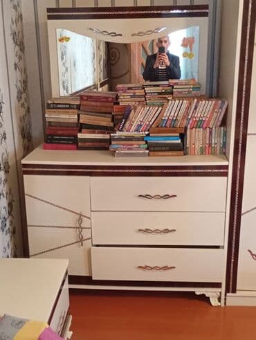 qədimi mebellər: Güzgülü — 1