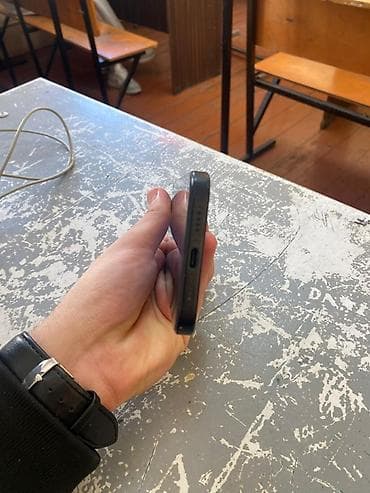 iphone 6 j: IPhone 15, Qara, Face ID — 5