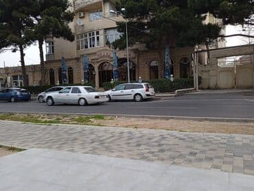 ist petrol tbilisi prospekti: Bakıxanov qəsəbəsidə,Sülh küçəsində,əsas yolun kənarında,sahəsi 85kv — 5