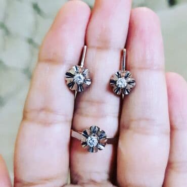 sirqalar qizil: Dəstə daxildir: Üzük, Sırğa, Çəhrayı qızıl, 583 Əyar, 639 g — 1