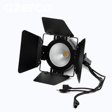 Qara rəngdə, dairəvi formalı işıqlandırma cihazı. Cihazın ön