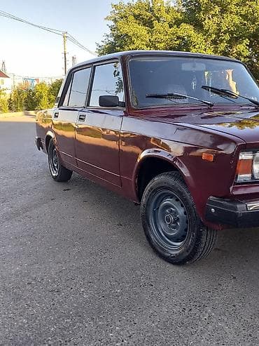 azsamand fara: VAZ 2107 sedan - Kuzov: 4 qapılı sedan, tünd albalı rəng - Mühərrik — 4