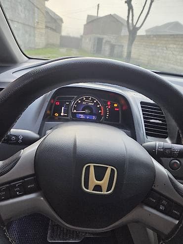 Salam sürücü işi axtarıram şəxsi maşınım var Honda Civic