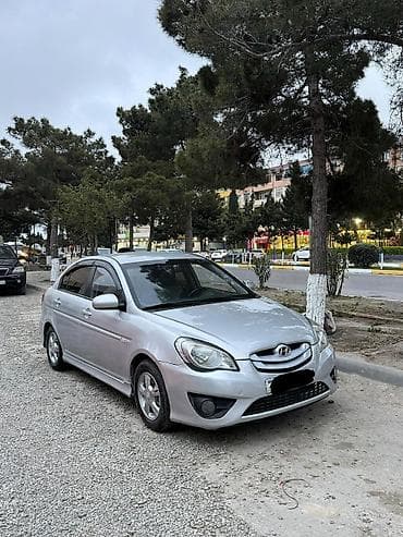 mersedes arxa stopu: Hyundai Accent sedan – gümüş boz rəng. Texniki xüsusiyyətlər və — 1