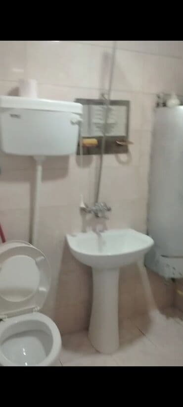 Otaqların satışı: Kirayə üçün mebel və məişət əşyaları ilə təchiz olunmuş otaq (yataq — 4