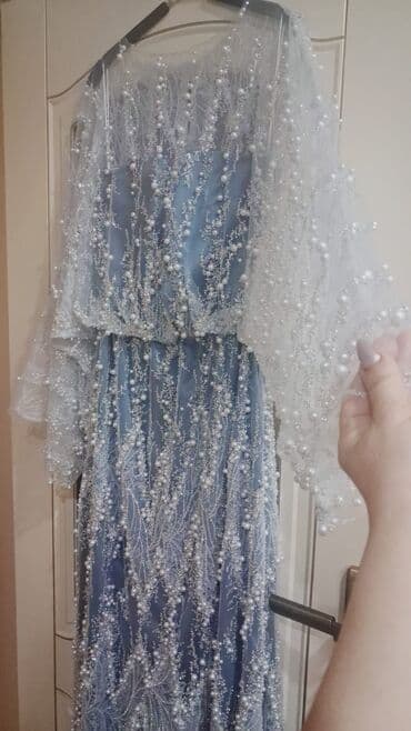 nişan paltarları: Xüsusi dərzi ilə işlənilib, hazırlanıb. cəmi 1 dəfə geyinilib, 600 AZN — 1