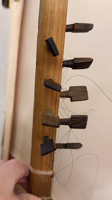 ucuz sıntezatorlar: 🔹 Ana sazdır – səsi çox aydın və təmiz çıxır. 🔹 5 ildir məndədir, son — 5